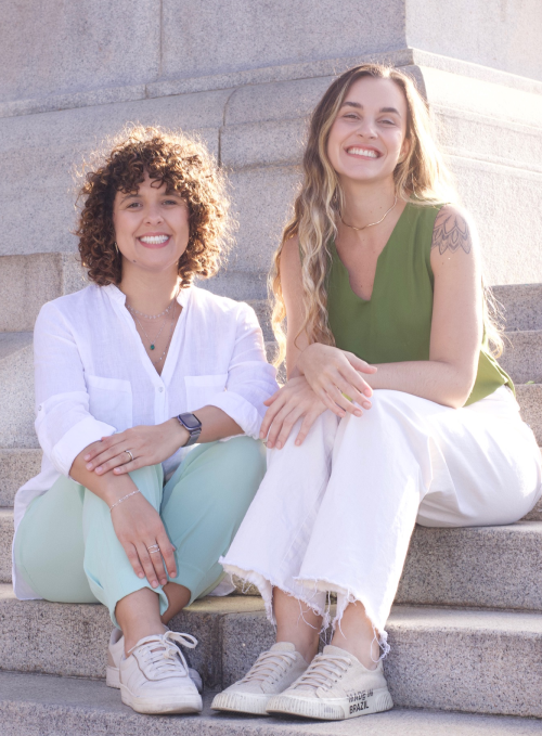 Nadja Moreira e Leticia Gori, fundadoras da Gomo, em foto externa em São Paulo